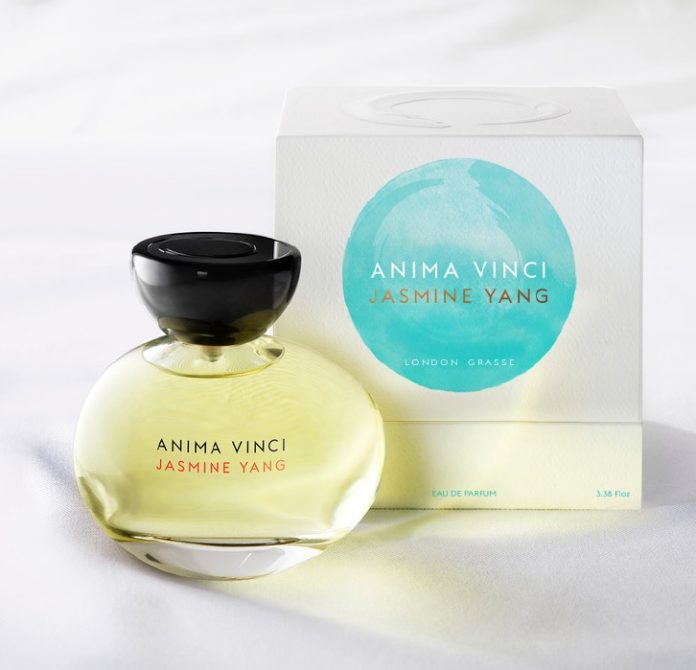 site-industries-cosmetiques TNT 全球制造公司开发的带扎马克瓶盖的 Anima Vinci 香水瓶。