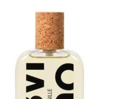 site-industries-cosmetiques Un frasco de perfume con tapón de corcho, encarnación de un nuevo concepto de lujo transparente y sostenible.