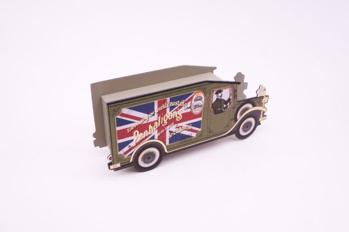 site-industries-cosmetiques A white background shows a model of a British delivery truck.