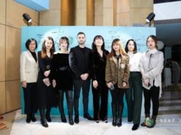 site-industries-cosmetiques A group of people celebrating niche perfumery in China, Firmenich and Minorité.