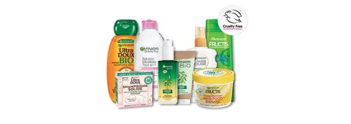 site-industries-cosmetiques Uma variedade de produtos para o cuidado do cabelo num fundo branco.