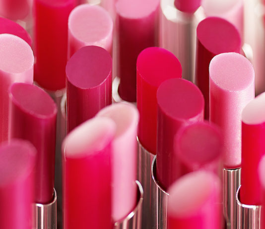 site-industries-cosmetiques Numerous pink lipsticks are arranged in a row for a web conference presentation on May 27.