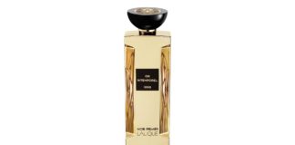 site-industries-cosmetiques Prad interprète les codes de la Maison Lalique avec un flacon de parfum doré sur fond blanc.