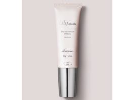 site-industries-cosmetiques Un tube de correcteur aux codes d'application de parfum innovants, conçu par Cosmogen et Boticário, sur fond blanc.