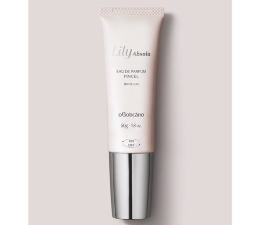 site-industries-cosmetiques A tube of concealer with innovative fragrance application codes, designed by Cosmogen and Boticário, on a white background.
