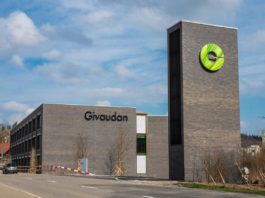 site-industries-cosmetiques Un bâtiment avec une enseigne verte devant est acquis par Givaudan.