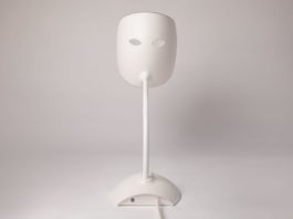 site-industries-cosmetiques A white lamp with an LED face mask.