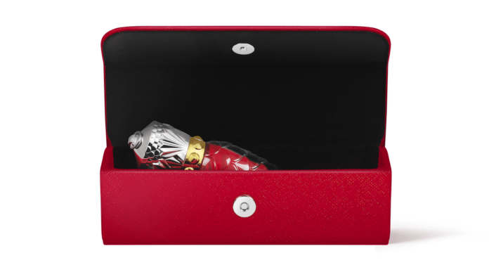 site-industries-cosmetiques A red gift box designed by Pure Trade for Louboutin lipstick.