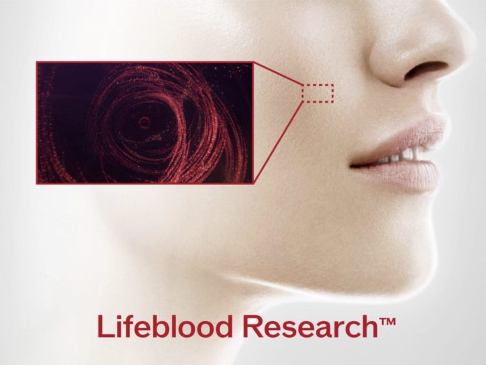 site-industries-cosmetiques Rostro de mujer que muestra la correlación demostrada entre microcirculación y envejecimiento cutáneo, en representación de Lifeblood Research.