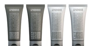 site-industries-cosmetiques Trois tubes de crème pour le visage sur fond blanc.