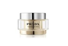 site-industries-cosmetiques Crème anti-âge Prada dans un pot sur fond blanc : beauté de luxe Prada.