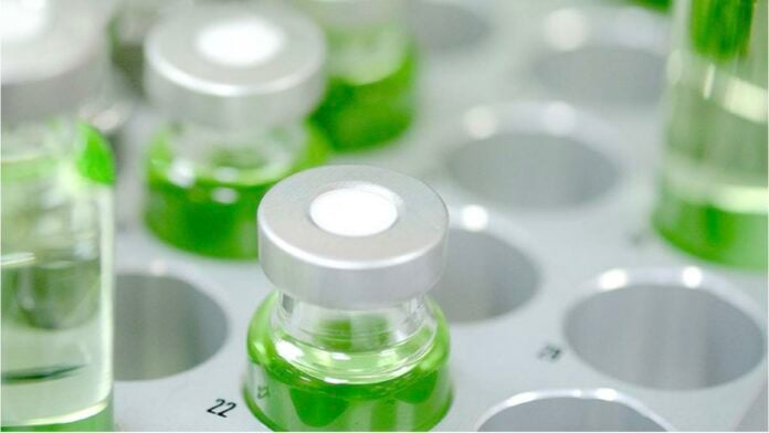 site-industries-cosmetiques Un groupe de tubes à essai contenant un liquide vert.