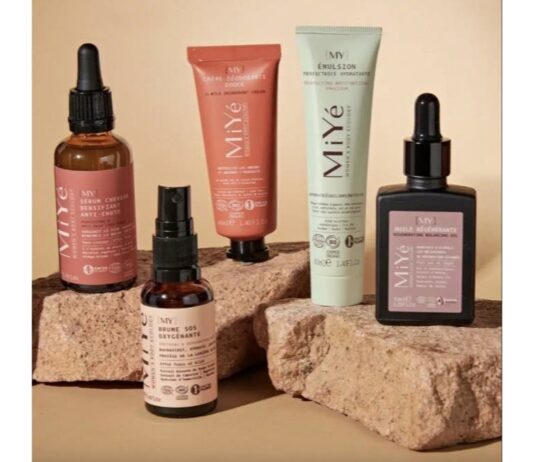 site-industries-cosmetiques Produits de soin Nyx sur un rocher.