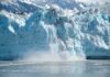 site-industries-cosmetiques Un gran glaciar con agua corriente.