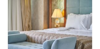 Visual do quarto de hotel
