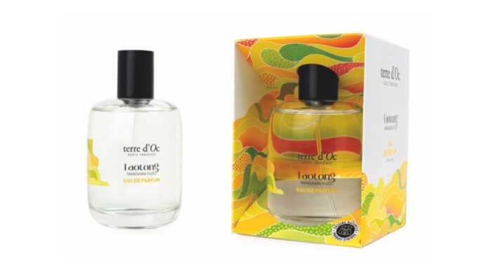 site-industries-cosmetiques Imagem de um frasco de Loolong "terre d'Oc" eau de parfum com a sua embalagem colorida, com um motivo abstrato vibrante em amarelo, verde e laranja. O frasco com design ecológico exibe orgulhosamente "Made in France" tanto no frasco como na caixa.