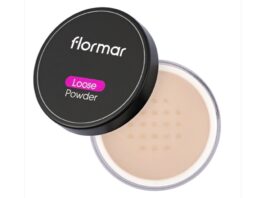 site-industries-cosmetiques 这里展示的是土耳其品牌 Flormar 的散粉容器。盖子是黑色的，上面印有品牌名称 "flormar "和 "散粉 "字样。这种粉末与 Rocher 集团有关，呈浅米色，可透过容器的透明部分看到。