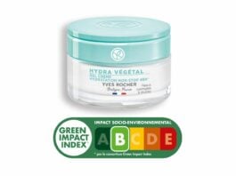 site-industries-cosmetiques 一罐浅绿色盖子的伊夫-罗歇 Hydra Végétal 凝露霜上贴着 "48 小时不间断保湿 "的标签，适用于中性至混合性皮肤。绿色影响指数（Green Impact Index）将其评为 "C "级，可根据从 A 到 E 的色标对产品进行评估。