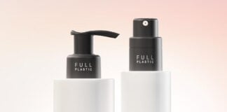 site-industries-cosmetiques Deux bouteilles rectangulaires blanches avec des bouchons de pompe noirs se tiennent debout sur un fond rose doux dégradé. Les bouteilles sont étiquetées "GSA Advance" et "PZ Advance", avec des dessins d'Aptar, et indiquent toutes deux des performances élevées et une recyclabilité avancée.