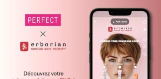 site-industries-cosmetiques Um telemóvel apresenta uma aplicação virtual de teste de maquilhagem da Erborian, mostrando diferentes níveis de cobertura no rosto de uma mulher. O fundo inclui o logótipo da Erborian e um texto que convida os utilizadores a encontrarem a sua tonalidade perfeita no TikTok.