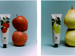 site-industries-cosmetiques 四张并排照片展示了 Sowvital 护手霜与无花果、苹果、梨和西红柿的搭配。每支护手霜都以浅蓝色为背景，配以相应的水果插图。.