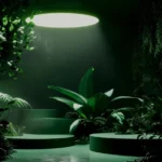 site-industries-cosmetiques Un jardin d'intérieur moderne composé de diverses plantes vertes luxuriantes et de grandes feuilles, éclairé par un plafonnier circulaire, crée un effet de lumière dramatique dans une pièce par ailleurs sombre, comme un croquis de Brouillon devenu réalité.