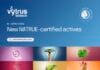 Vytrus 生物技术公司的几种化妆品成分获得 Natrue 认证 site-industries-cosmetiques Vytrus Biotech 公司宣布新的化妆品成分 Natrue 认证的宣传图片,包括公司徽标、联系电子邮件地址、NATRUE 批准徽章和蓝色背景上的六张天然成分小图片。.