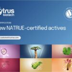 Vytrus 生物技术公司的几种化妆品成分获得 Natrue 认证 site-industries-cosmetiques Vytrus Biotech 公司宣布新的化妆品成分 Natrue 认证的宣传图片,包括公司徽标、联系电子邮件地址、NATRUE 批准徽章和蓝色背景上的六张天然成分小图片。.