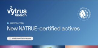 site-industries-cosmetiques Image promotionnelle de Vytrus Biotech annonçant la nouvelle certification Natrue pour les ingrédients cosmétiques, comportant le logo de l'entreprise, l'adresse électronique de contact, le badge NATRUE Approved et six petites images d'ingrédients naturels sur fond bleu.
