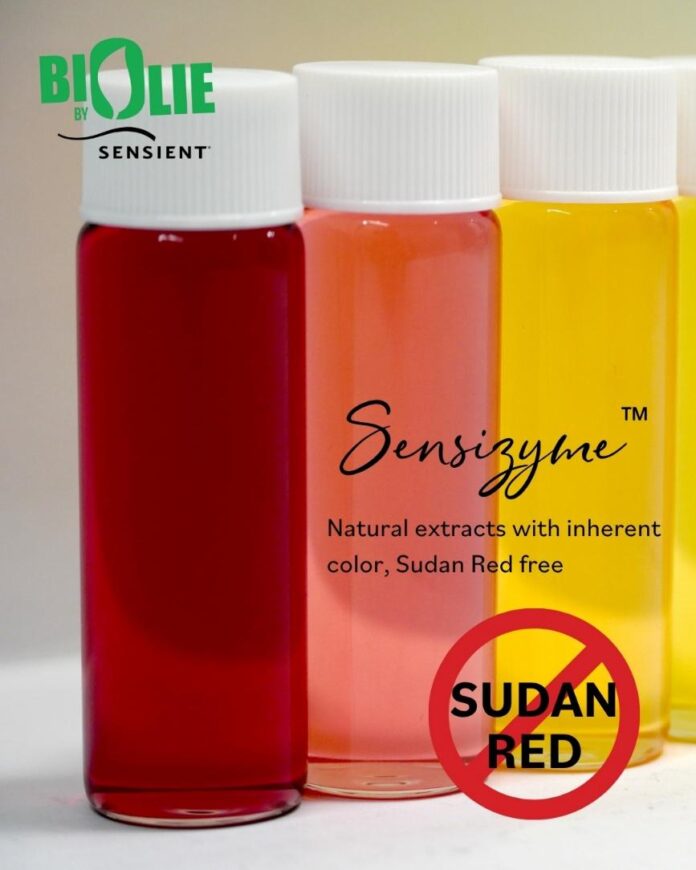 site-industries-cosmetiques Tres botellas transparentes contienen líquidos de color rojo, naranja y amarillo. El texto indica 