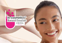 Malvallin, The New Era of Skin Longevity for Structured and Expressive Skin site-industries-cosmetiques Une femme à la peau éclatante et structurée sourit et regarde sur le côté. Le texte en surimpression indique : "in-cosmetics Award finalist CRODA Beauty". Des formes abstraites roses sont à l'arrière-plan.