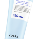 超轻型隐形防晒霜 SPF50 透明保湿防护 site-industries-cosmetiques COSRX 生产的标有 "超轻隐形防晒霜 "字样的浅蓝白色软管,防晒指数为 SPF 50,含有金缕梅、芦荟和透明质酸等成分。管装含 50 毫升(1.69 液量盎司)。.