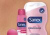 Sanex lanza Derma Menopausia, una rutina centrada en la piel y las sensaciones de calor site-industries-cosmetiques Se presentan tres productos de la gama Sanex Derma Care+ Menopause: un desodorante en bola, un desodorante en spray y un frasco de gel de ducha, todos ellos con un envase rosa y blanco, que destaca sobre un fondo con un primer plano de piel.