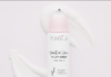 site-industries-cosmetiques Un flacon de Fiabila Nail 'n Hair Milky Serum est posé sur une surface claire, avec deux traces de sérum blanc derrière lui. Le flacon mentionne la présence de céramides, d'huile d'argan et d'oméga 3, 6 et 9, et porte la mention « Nourrit et répare ».