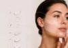 Le layering et les routines cosmétiques au cœur du 26e Congrès scientifique Cosmed site-industries-cosmetiques Le visage d'une femme, la main posée sur le menton, présentant différentes textures de produits de soin pour illustrer une superposition efficace. Les icônes à gauche représentent les étapes d'une routine cosmétique, tandis que les lignes schématiques indiquent les effets ou les zones d'application sur sa joue — idéal pour visualiser les méthodes souvent abordées lors du Congrès scientifique Cosmed.