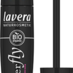 site-industries-cosmetiques Tube de mascara « Butterfly Effect » de Lavera, portant la mention « Water Resistant » et le logo « BIO ». Le tube noir est représenté avec la brosse sortie, laissant apparaître une brosse à mascara rose.