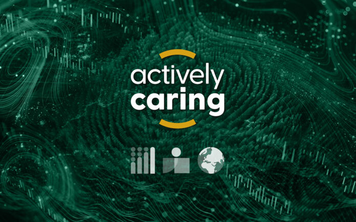 site-industries-cosmetiques The white text «actively caring» appears centered on a dark green abstract background adorned with wavy lines and patterns. Below the text are three gray icons: a bar graph, a person, and a globe.